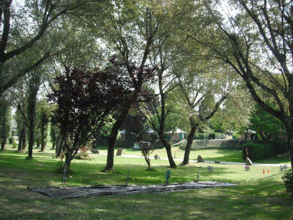 Sillé-le-Guillaume Camping Les Tournesols מראה חיצוני תמונה