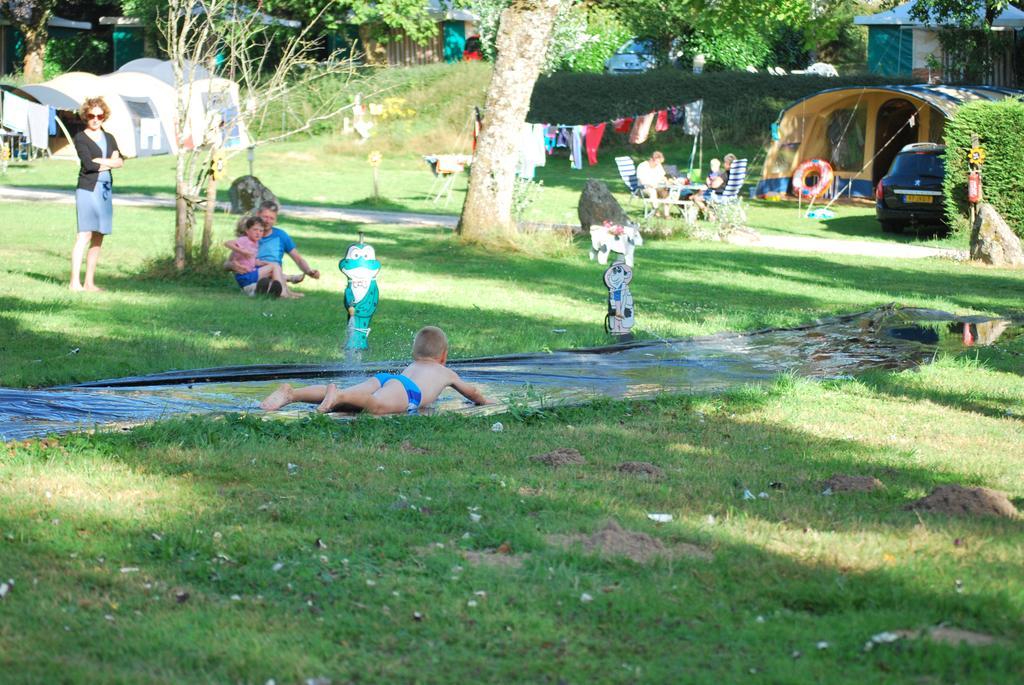 Sillé-le-Guillaume Camping Les Tournesols מראה חיצוני תמונה
