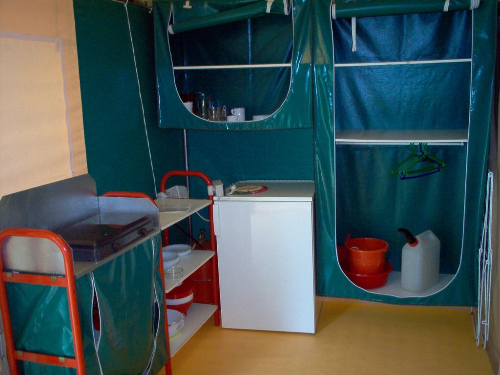 Sillé-le-Guillaume Camping Les Tournesols מראה חיצוני תמונה