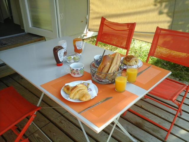 Sillé-le-Guillaume Camping Les Tournesols מראה חיצוני תמונה