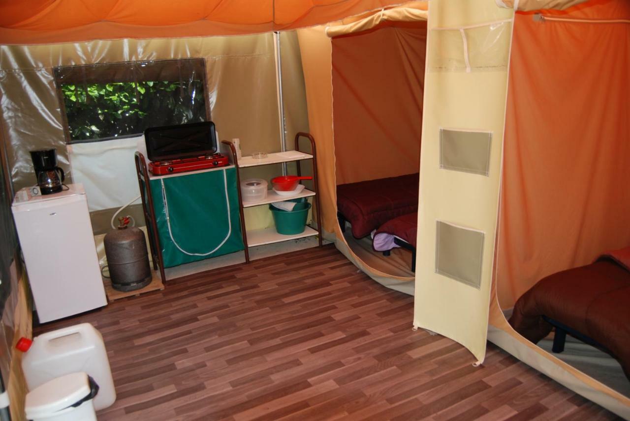 Sillé-le-Guillaume Camping Les Tournesols מראה חיצוני תמונה