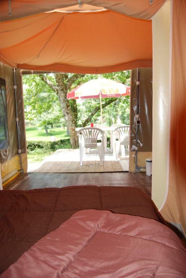 Sillé-le-Guillaume Camping Les Tournesols מראה חיצוני תמונה