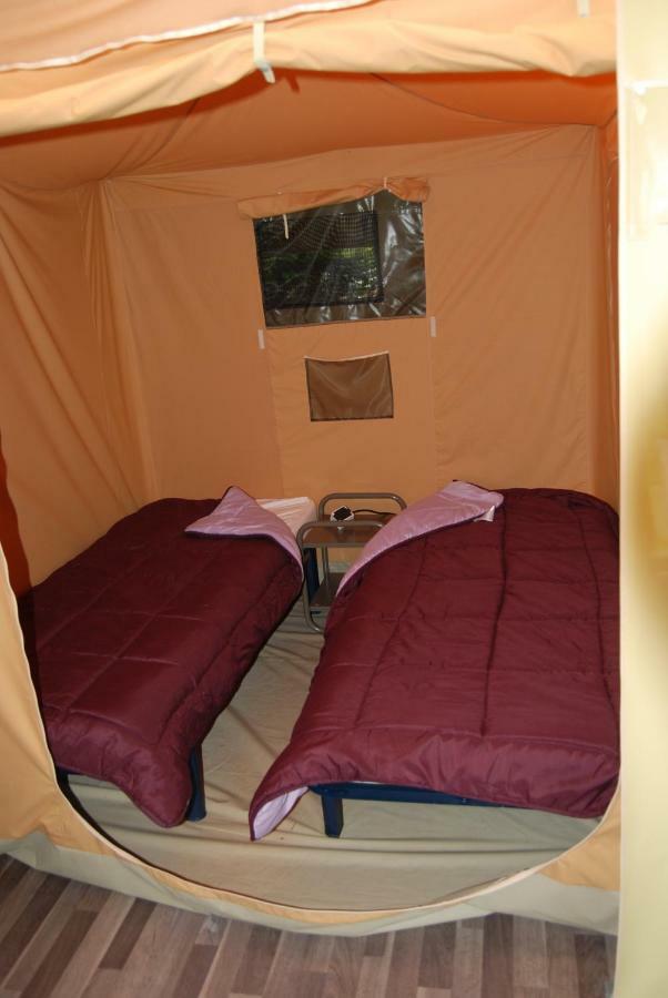 Sillé-le-Guillaume Camping Les Tournesols מראה חיצוני תמונה